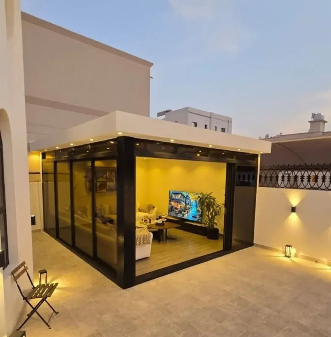 ملحق زجاجي حديث بالرياض